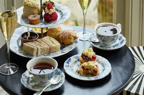 Afternoon Tea tra nebbie e velluti: la nuova esperienza del locale